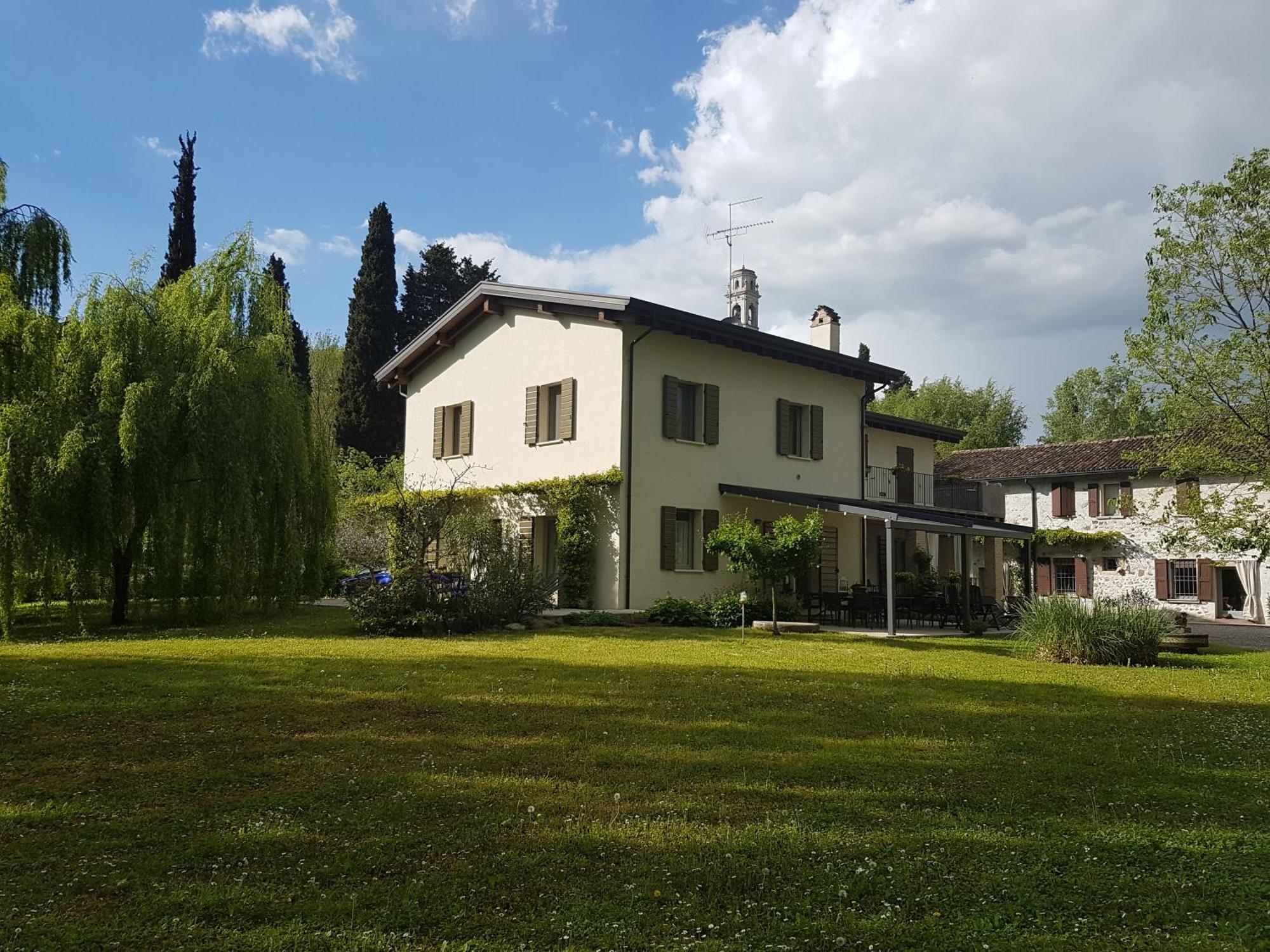 L'Isolo b&b e case vacanza Monzambano Esterno foto